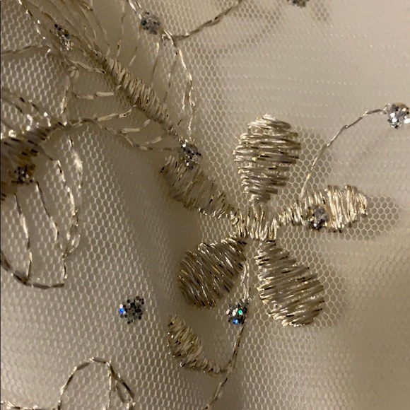 Size 5 flirty cream and gold dress - Picture 7 of 7